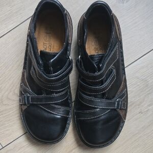 Naot Women's Mambo Velcro Shoes- Black/ Brown Sz 36 L5